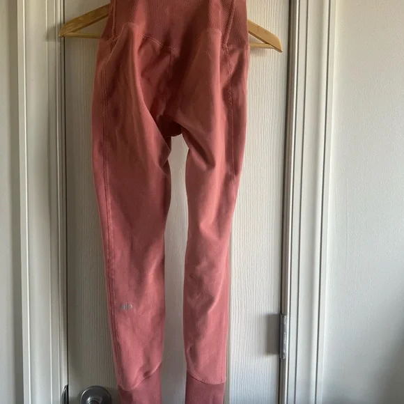 Alo women’s terra cotta colored Leggings - Picture 2 of 5